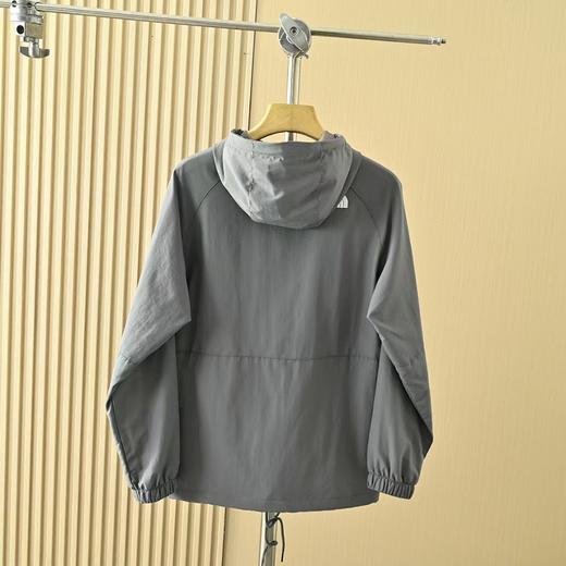 男女同款轻薄小北春夏经典款拼接纯色连帽冲 夹克外套 商品图10