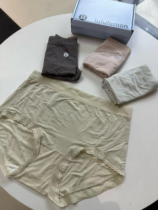 原单正品 Lululemon100支兰精莫代尔女士内裤
颜色：碳灰 抹茶绿 绿色调 裸粉色

尺码：均码(80-145)
一盒四条 商品图7