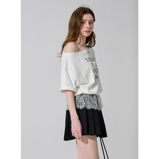 三彩2025夏季新款设计感假两件T恤斜领露肩蕾丝花边套头衫M 商品图1