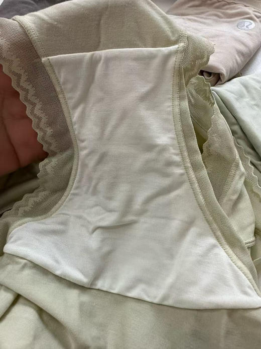 原单正品 Lululemon100支兰精莫代尔女士内裤
颜色：碳灰 抹茶绿 绿色调 裸粉色

尺码：均码(80-145)
一盒四条 商品图9