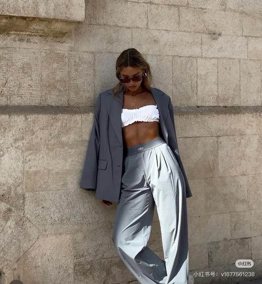 一店d 来吧❗️𝐚𝐥𝐨神裤 绝对的断货王，基本上全靠补货 上身真让你立马拥有2米大长腿 走路都带风 不管是瑜伽还是健身都无负担，打造完美身材的秘密武器就是拥有无数条𝐚𝐥𝐨𝐨𝐨 商品图8