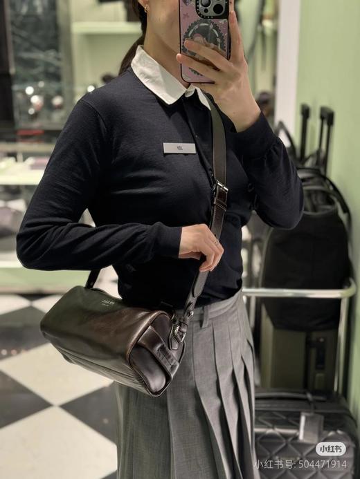 普拉达25秀款旧油蜡皮饭盒包（MM） 商品图3