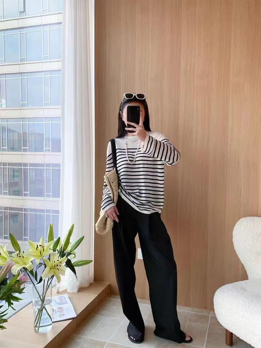 【有货 拍下改价】  MO家 春夏黑白条纹落肩肌理感轻柔 微透圆领百搭防晒针织衫长袖 商品图9