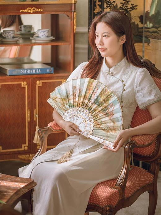 【已售】独角鹿西洋古董 1890年代法国Duvelleroy工坊签名创作描金母贝镂雕扇骨装饰钓鱼时光主题手绘扇面双面折扇 商品图1