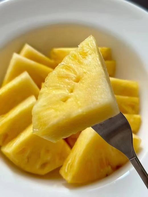 【真的很甜】 芒果凤梨  果肉蜜甜多汁，个大肉厚、香味十足，可以像切西瓜一样切着吃 9甜1酸  近乎纯甜 商品图1