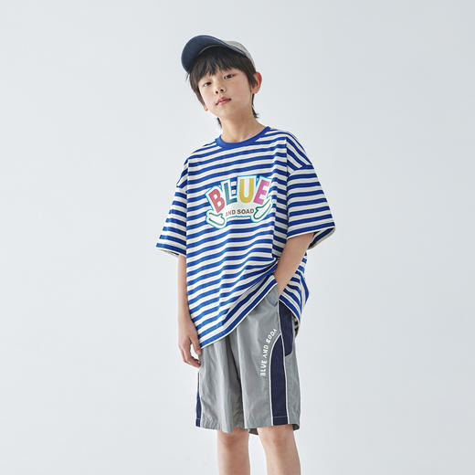 蓝汽水2025夏季新款男童蓝白条纹印花T恤亲子款宽松落肩短袖 商品图2