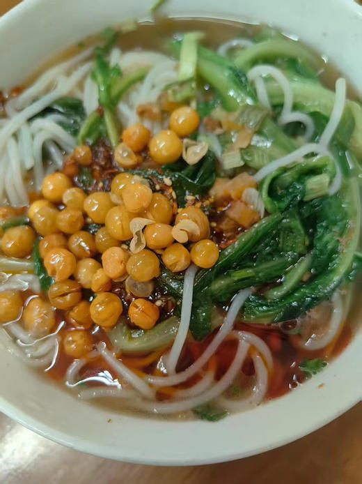 鲜汤米线
老板是六代卤味传承人，坚持使用传统“慢煮、慢卤”工艺，只靠🌲天然植物香料🌲做出来的好吃又健康的米线 商品图4