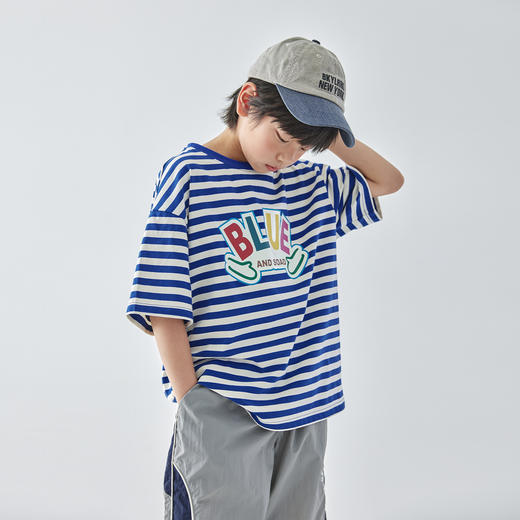 蓝汽水2025夏季新款男童蓝白条纹印花T恤亲子款宽松落肩短袖 商品图3