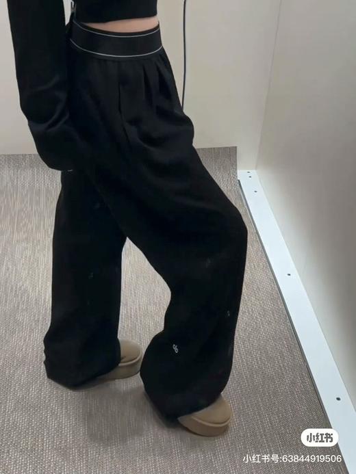 一店d 来吧❗️𝐚𝐥𝐨神裤 绝对的断货王，基本上全靠补货 上身真让你立马拥有2米大长腿 走路都带风 不管是瑜伽还是健身都无负担，打造完美身材的秘密武器就是拥有无数条𝐚𝐥𝐨𝐨𝐨 商品图12