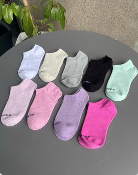 外贸尾货，正品斯凯奇女款无骨船袜 裸袜10双 颜色随机配发！   这价格买回去随便穿！ 
尺码：均码 （35～42码均可）