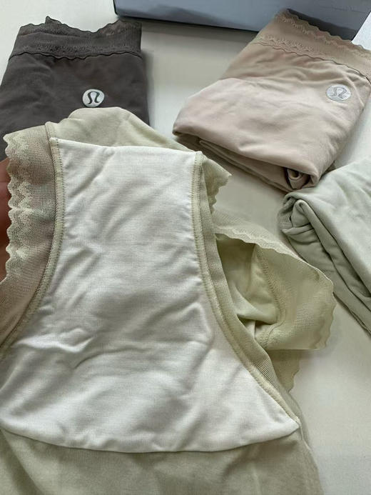 原单正品 Lululemon100支兰精莫代尔女士内裤
颜色：碳灰 抹茶绿 绿色调 裸粉色

尺码：均码(80-145)
一盒四条 商品图10