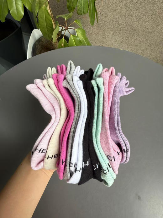 外贸尾货，正品斯凯奇女款无骨船袜 裸袜10双 颜色随机配发！   这价格买回去随便穿！ 
尺码：均码 （35～42码均可） 商品图7