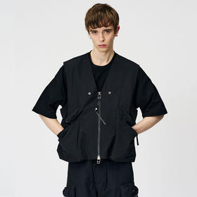 Goldwin x OAMC Vest 联名款军事风V领马甲