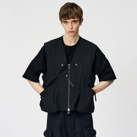 Goldwin x OAMC Vest 联名款军事风V领马甲 商品图0