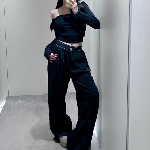 一店d 来吧❗️𝐚𝐥𝐨神裤 绝对的断货王，基本上全靠补货 上身真让你立马拥有2米大长腿 走路都带风 不管是瑜伽还是健身都无负担，打造完美身材的秘密武器就是拥有无数条𝐚𝐥𝐨𝐨𝐨 商品图1