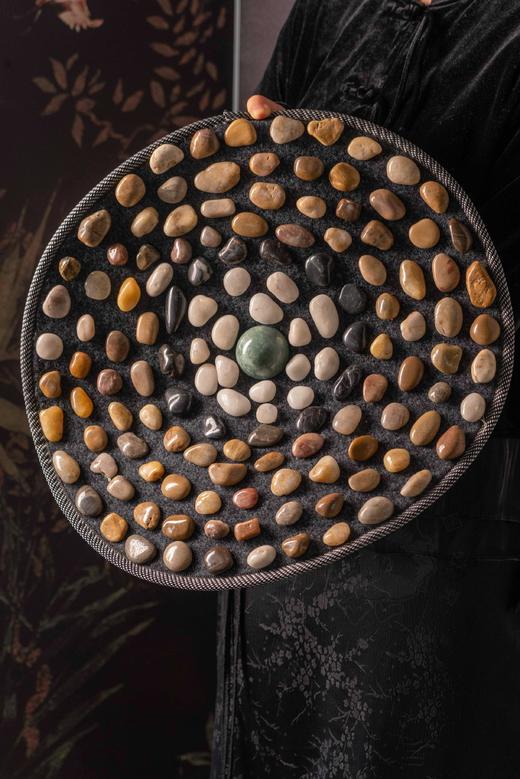 【端得胜·鹅卵石穴位按摩垫】🏆始于1870年，老中医推荐的 “行走疗法”  ✅天然鹅卵石+鲁山玉 ✅1-1.5cm黄金凸点高度 ✅50cm超大直径（含130-160颗鹅卵石），可折叠收纳 商品图0