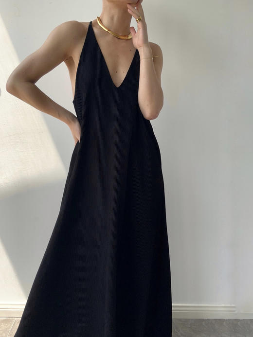 Semplicita｜Z02 V领吊带连衣裙 [ 黑条 ] 商品图2