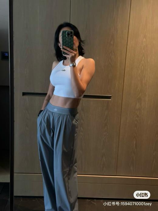 一店d 来吧❗️𝐚𝐥𝐨神裤 绝对的断货王，基本上全靠补货 上身真让你立马拥有2米大长腿 走路都带风 不管是瑜伽还是健身都无负担，打造完美身材的秘密武器就是拥有无数条𝐚𝐥𝐨𝐨𝐨 商品图4