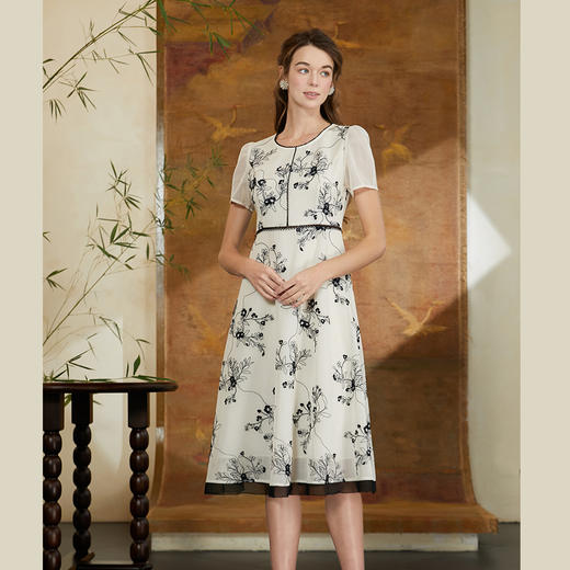 司歌网纱刺绣v领短袖连衣裙A911007X 商品图4