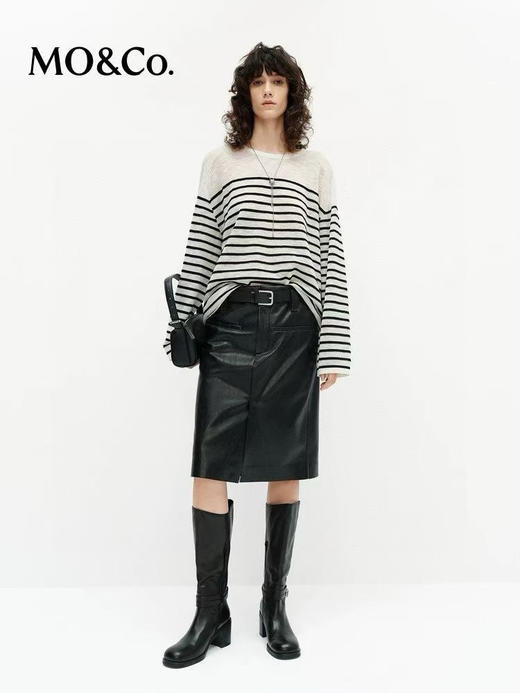 【有货 拍下改价】  MO家 春夏黑白条纹落肩肌理感轻柔 微透圆领百搭防晒针织衫长袖 商品图3