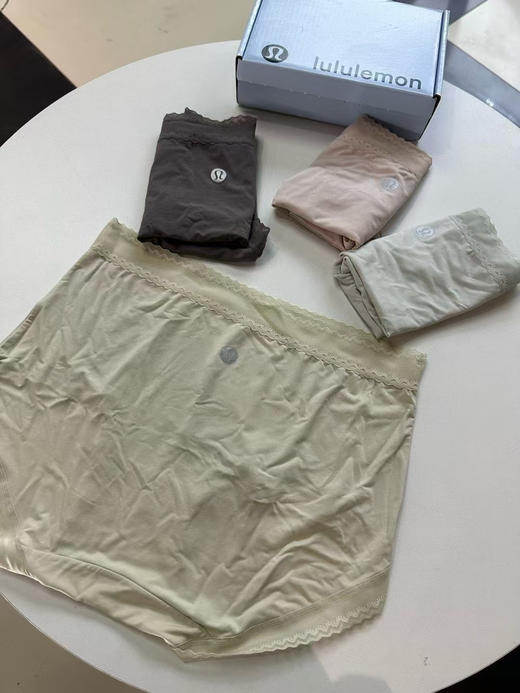 原单正品 Lululemon100支兰精莫代尔女士内裤
颜色：碳灰 抹茶绿 绿色调 裸粉色

尺码：均码(80-145)
一盒四条 商品图8