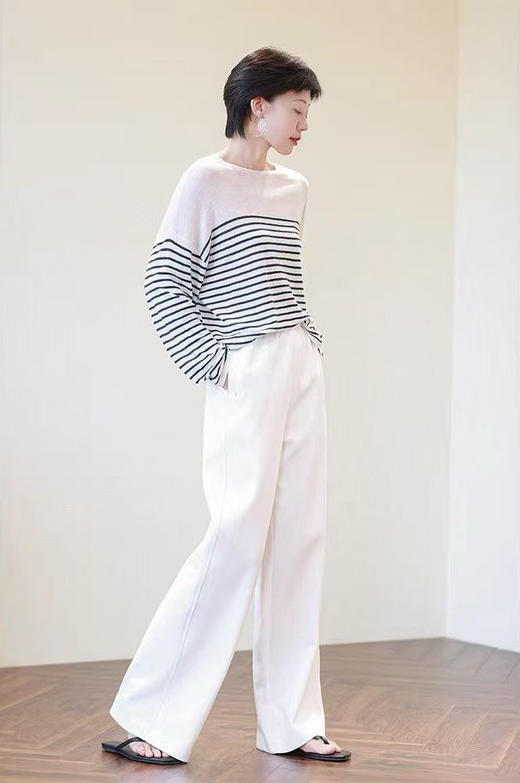 【有货 拍下改价】  MO家 春夏黑白条纹落肩肌理感轻柔 微透圆领百搭防晒针织衫长袖 商品图2