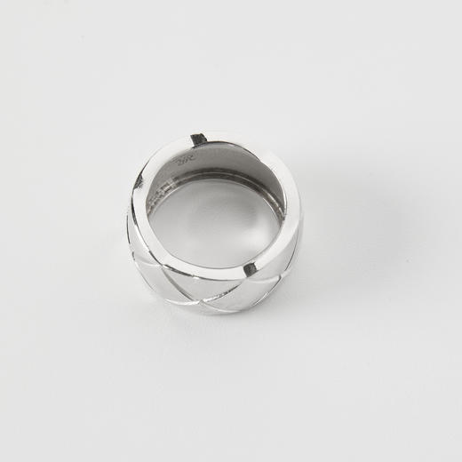 ROMI STUDIO钛钢玻璃戒指 钛钢戒指 “法式小众”百搭气质菱格纹光面戒指 S3588 商品图1