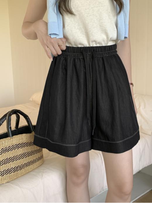 🌈【骆柒柒#506•小开叉牛仔短裤】 🔹夏日显瘦利器 这条小开叉牛仔短裤真的绝了🌟！侧边微微开叉，❤️修饰腿型显腿长，搭配小背心or衬衫，怎么穿都好看！ 商品图4