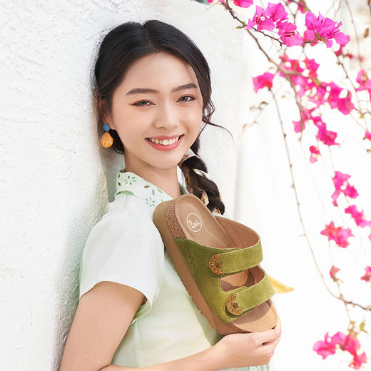 预售|Safiya/索菲娅夏季复古鎏金扣外穿魔术贴勃肯厚底休闲凉拖2025SFD2110153/SFD2110M53 商品图4