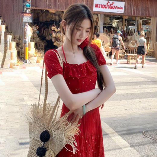 西遇红色波点连衣裙女夏季新款度假风方领a字收腰法式长裙SS050559 商品图3