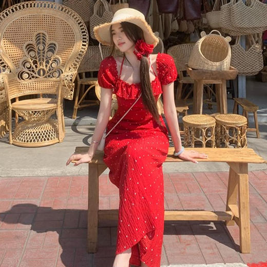西遇红色波点连衣裙女夏季新款度假风方领a字收腰法式长裙SS050559 商品图0