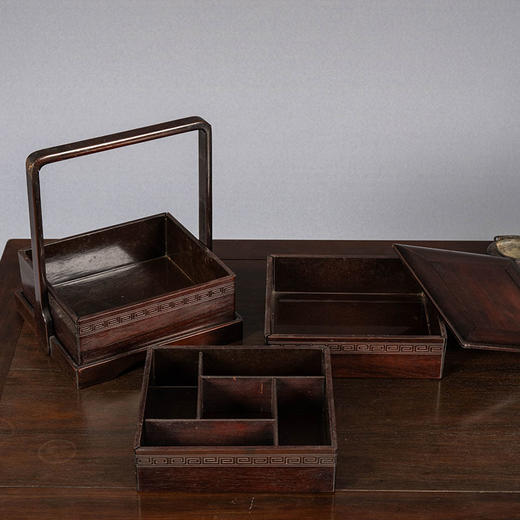 清 红木回纹三撞方形提梁盒 商品图3