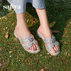 Safiya/索菲娅2025夏季轻便平底复古闪钻珍珠仙女休闲露趾拖鞋SFD2110380 商品缩略图1