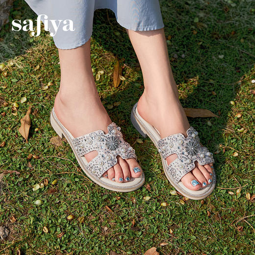 Safiya/索菲娅2025夏季轻便平底复古闪钻珍珠仙女休闲露趾拖鞋SFD2110380 商品图1