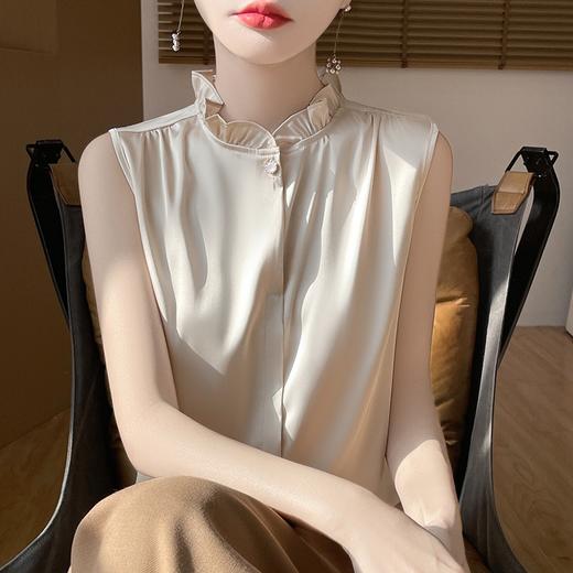 板绘法式木耳领缎面背心 仿真丝缎面丝滑舒爽 内搭单穿均可 自带法式气质百搭不挑人 商品图1