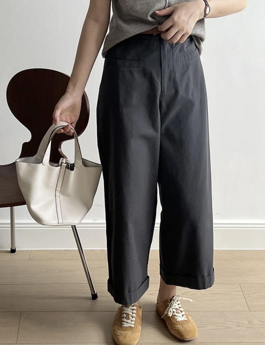 【春季服饰丨成人牛仔裤/牛仔衣系列】整体面料舒适耐磨，裤型简约大气，时尚好穿，包容多种身材，牛仔衬衣挺括有型，小翻领设计，加了亮色扣子和字母点缀，多场景都适合还很百搭 商品图3