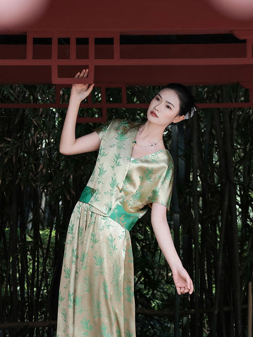 盛唐婧 |桑蚕丝竹菊清影双色提花上衣 商品图3