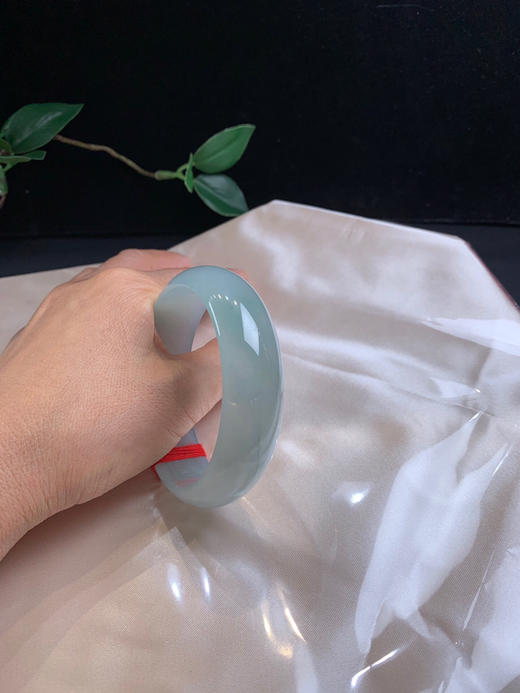 612651，59.6冰晴宽版手镯，冰润干净，整条都润润的 商品图4