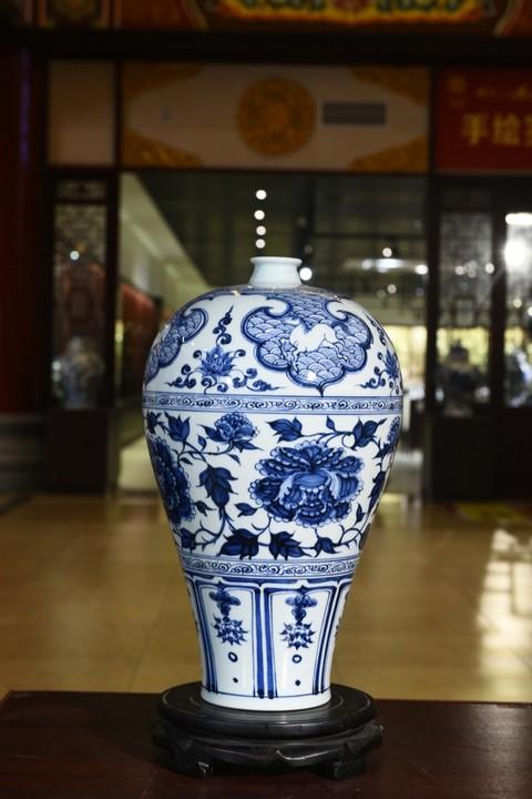 仿元青花海马肩缠枝牡丹纹梅瓶 商品图0