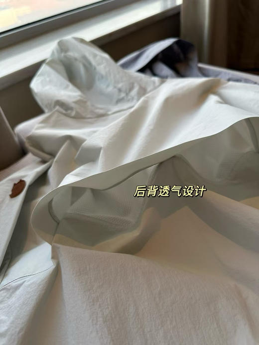 原单正品北极狐女士轻量夹克防晒衣  防晒 防泼水  后面设计透气不闷汗  两个颜色
模特170 120斤穿拍M码宽松
尺码S M L 商品图7