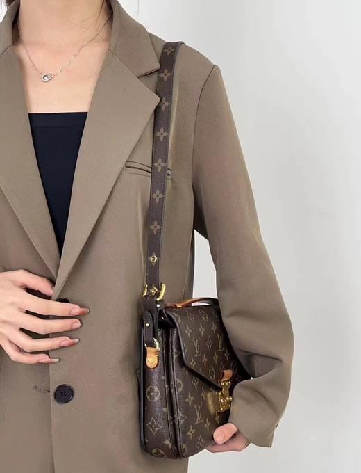 海外邮寄LV邮差包可扫码进出专柜高版 商品图6