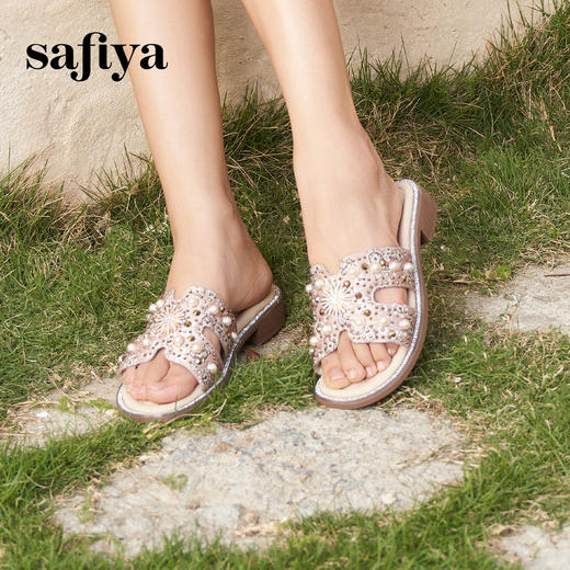 Safiya/索菲娅2025夏季轻便平底复古闪钻珍珠仙女休闲露趾拖鞋SFD2110380 商品图9