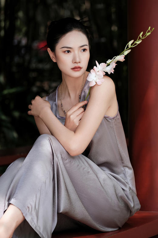 盛唐婧 |暮山紫桑蚕丝暗纹提花背心上衣 商品图2