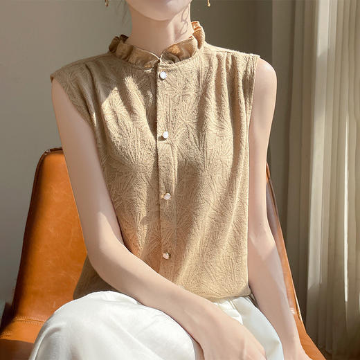 2025夏季新款女装木耳边领扣无袖打底衫上衣短款背心服饰针织衫女 商品图2