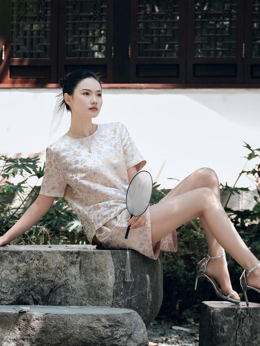 盛唐婧 |真丝宋锦朱颜粉黛上衣 商品图4