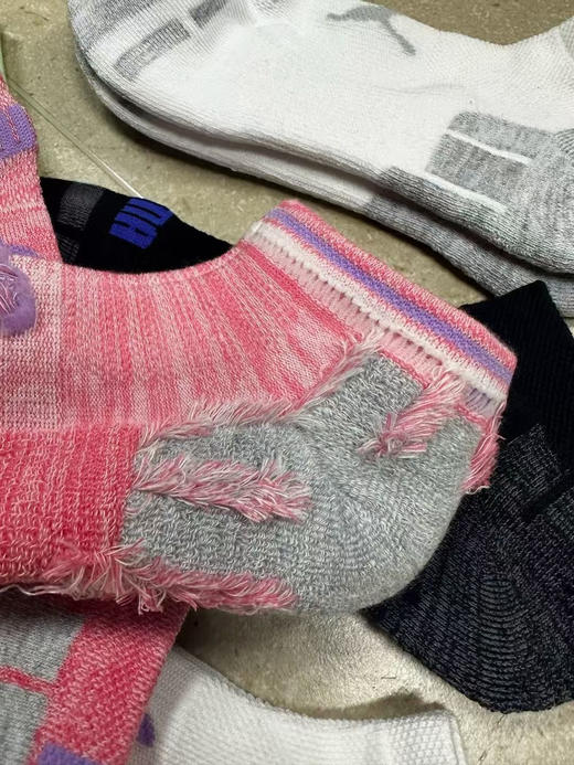 正品彪马毛巾底袜子来。运动袜中的战斗机。
男款尺寸38-44，女款尺寸34-38
花色随机，惊喜不断！
39一组四双包邮 商品图5