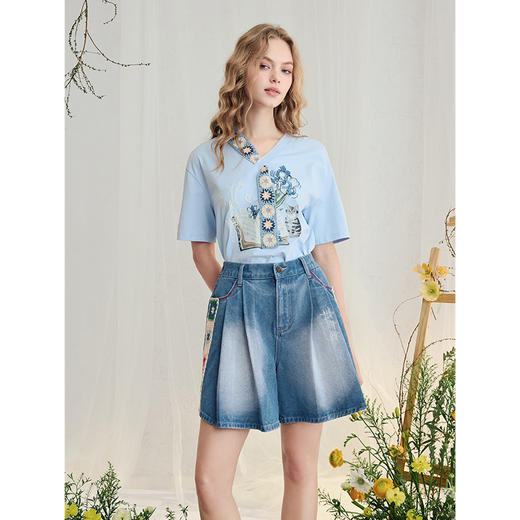 两三事 溪畔野径 2025夏季新款手钩花织带拼接牛仔短裤女宽松 商品图1