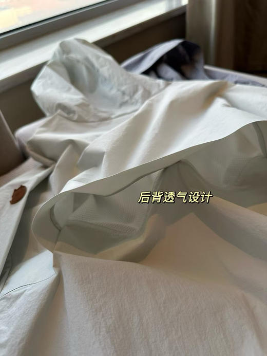 原单正品北极狐女士轻量夹克防晒衣  防晒 防泼水  后面设计透气不闷汗  两个颜色
模特170 120斤穿拍M码宽松
尺码S M L 商品图10