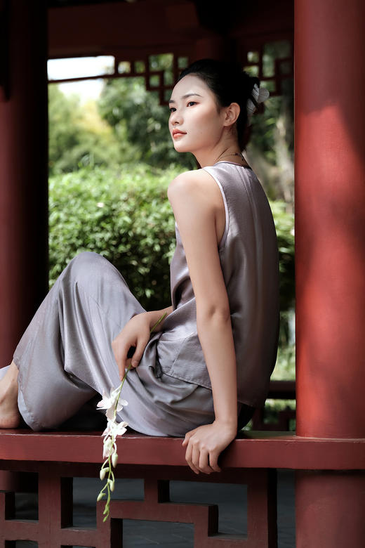 盛唐婧 |暮山紫桑蚕丝暗纹提花背心上衣 商品图5