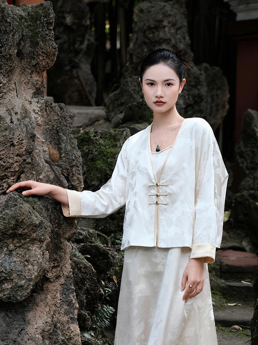 盛唐婧 |真丝缎提花花罗小外套 商品图1